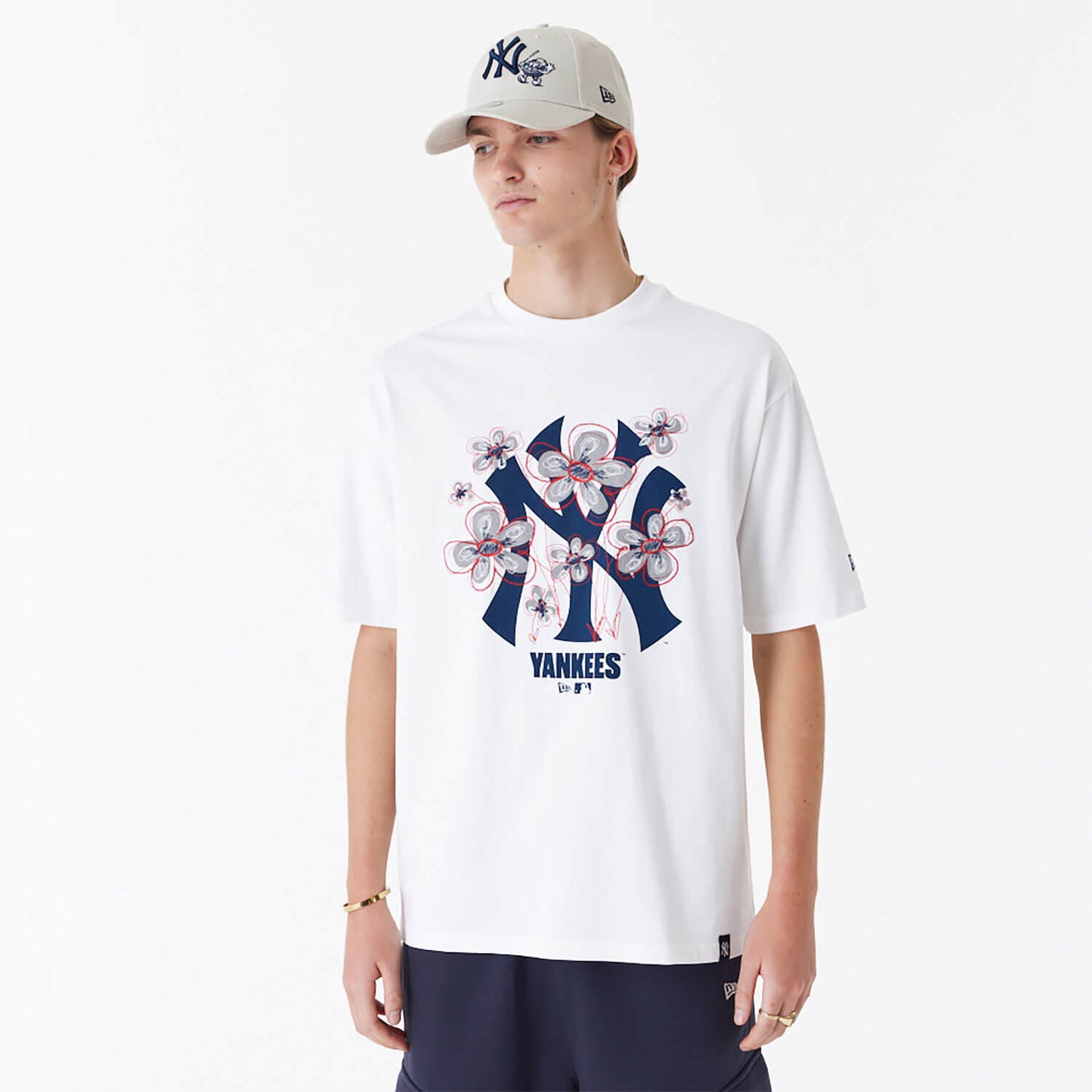 NEW ERA New York Yankees MLB Floral Logo White Oversized T-Shirt