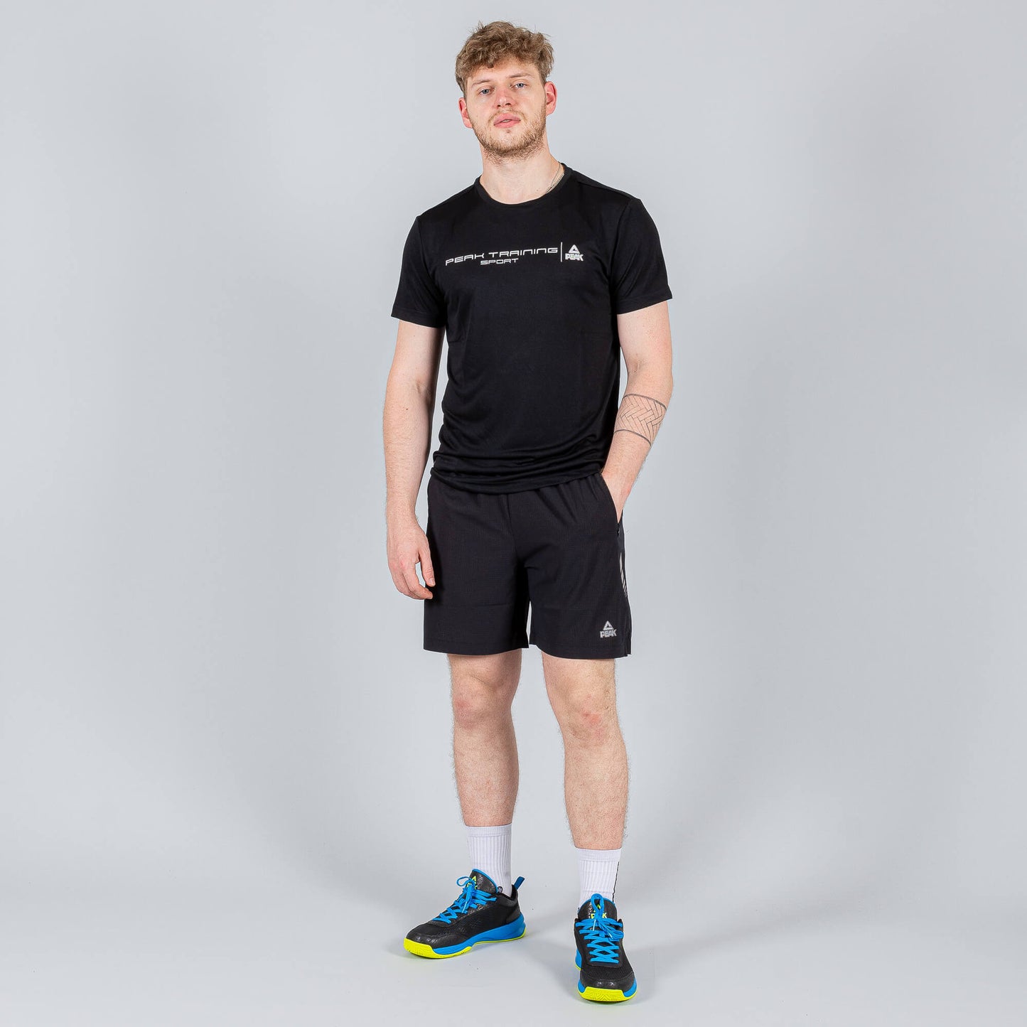 Bežecké šortky Peak Running Series Woven Shorts čierne