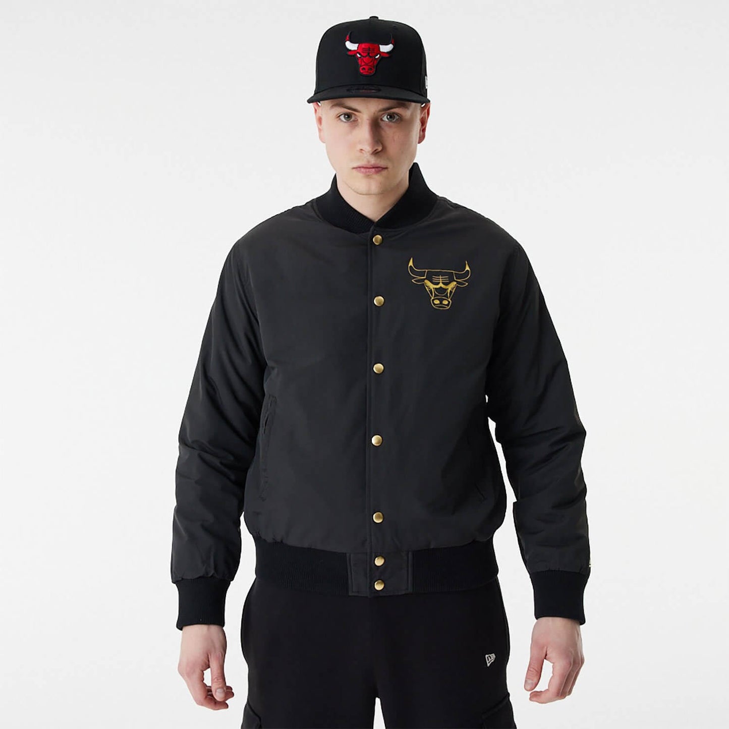 Bunda bomber New Era Chicago Bulls Team Script Bomber Jacket čierna