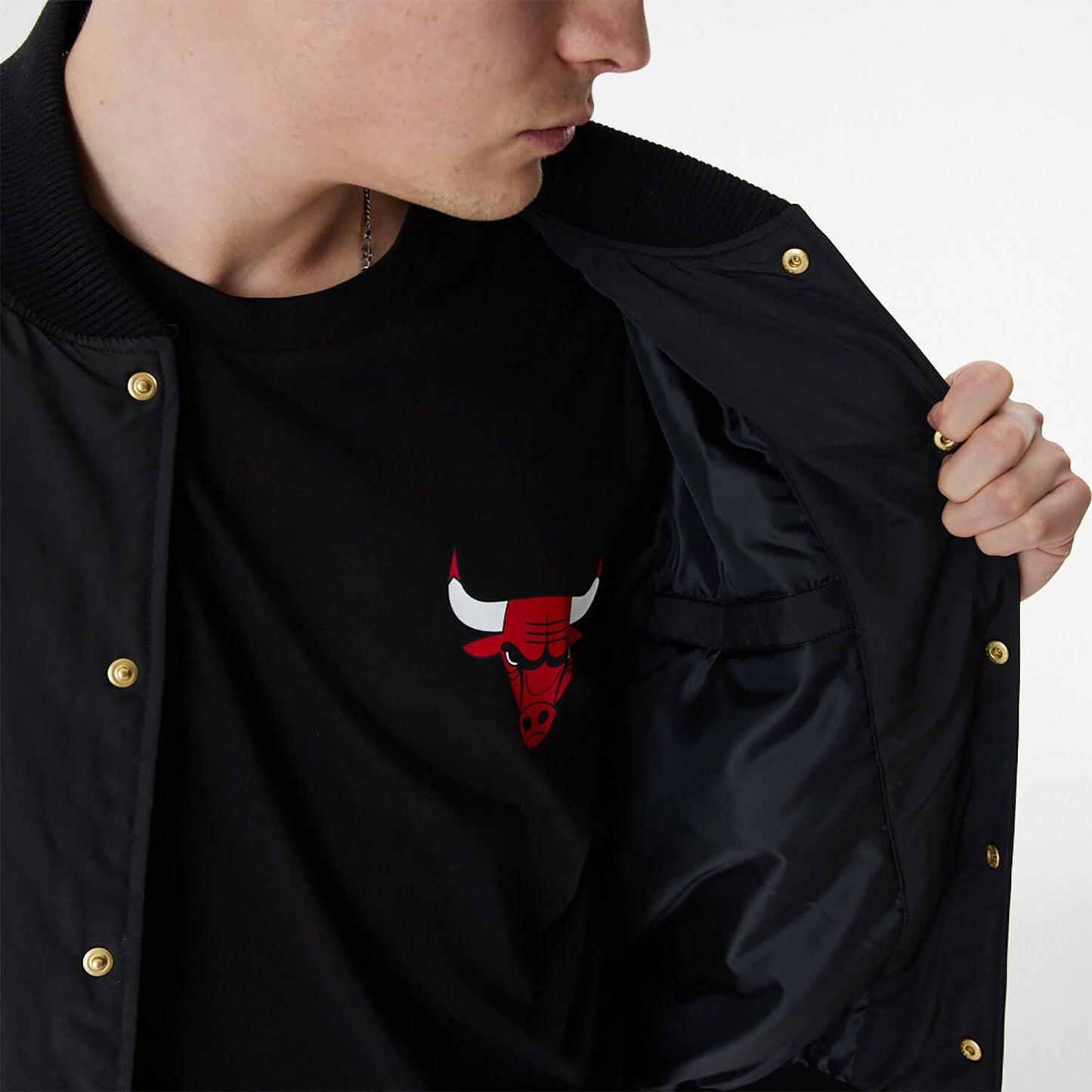 Bunda bomber New Era Chicago Bulls Team Script Bomber Jacket čierna