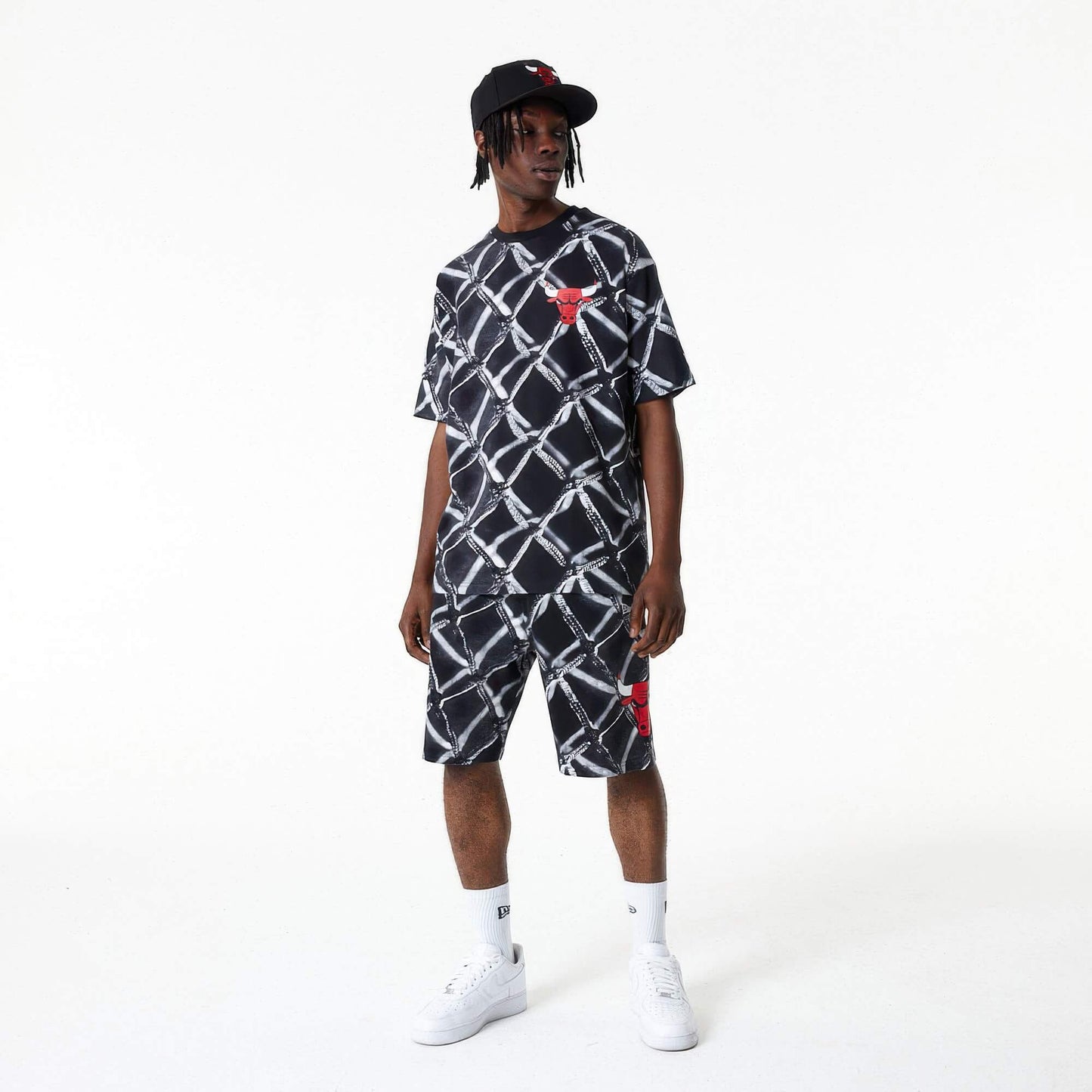 NEW ERA Chicago Bulls NBA All Over Print Black Oversized T-Shirt