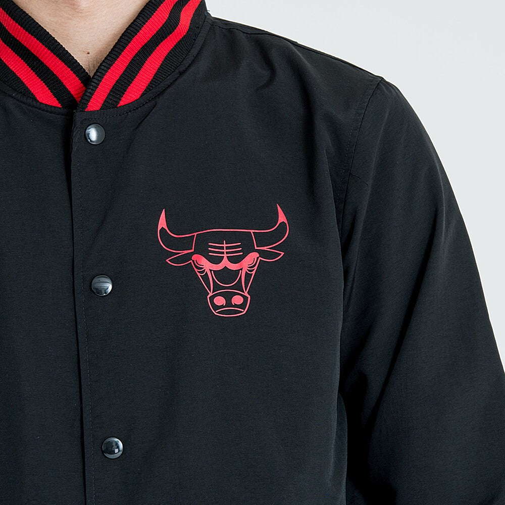 New Era Bunda NBA Team App Pop Logo Varsity Chicago Bulls Black