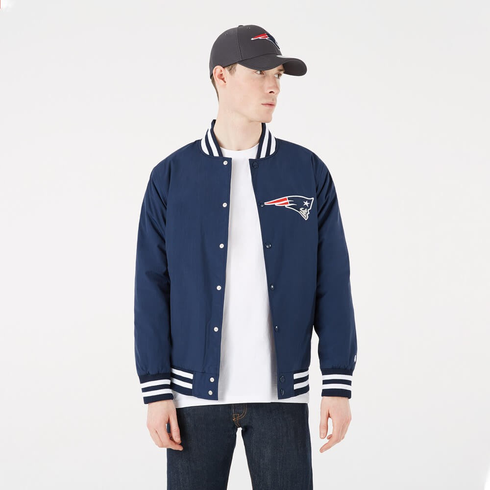 Bunda bomber NEW ERA NFL Team wordmark jacket NEW ENGLAND PATRIOTS modrá