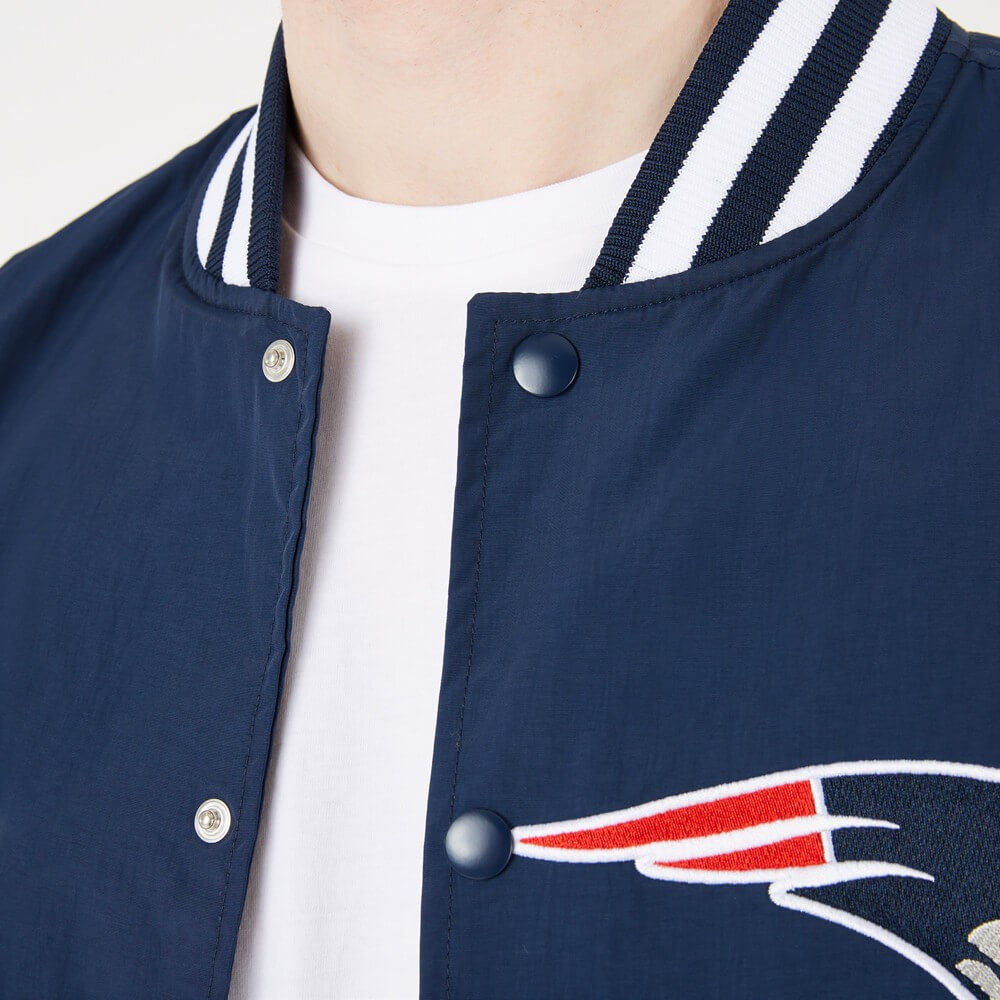 Bunda bomber NEW ERA NFL Team wordmark jacket NEW ENGLAND PATRIOTS modrá