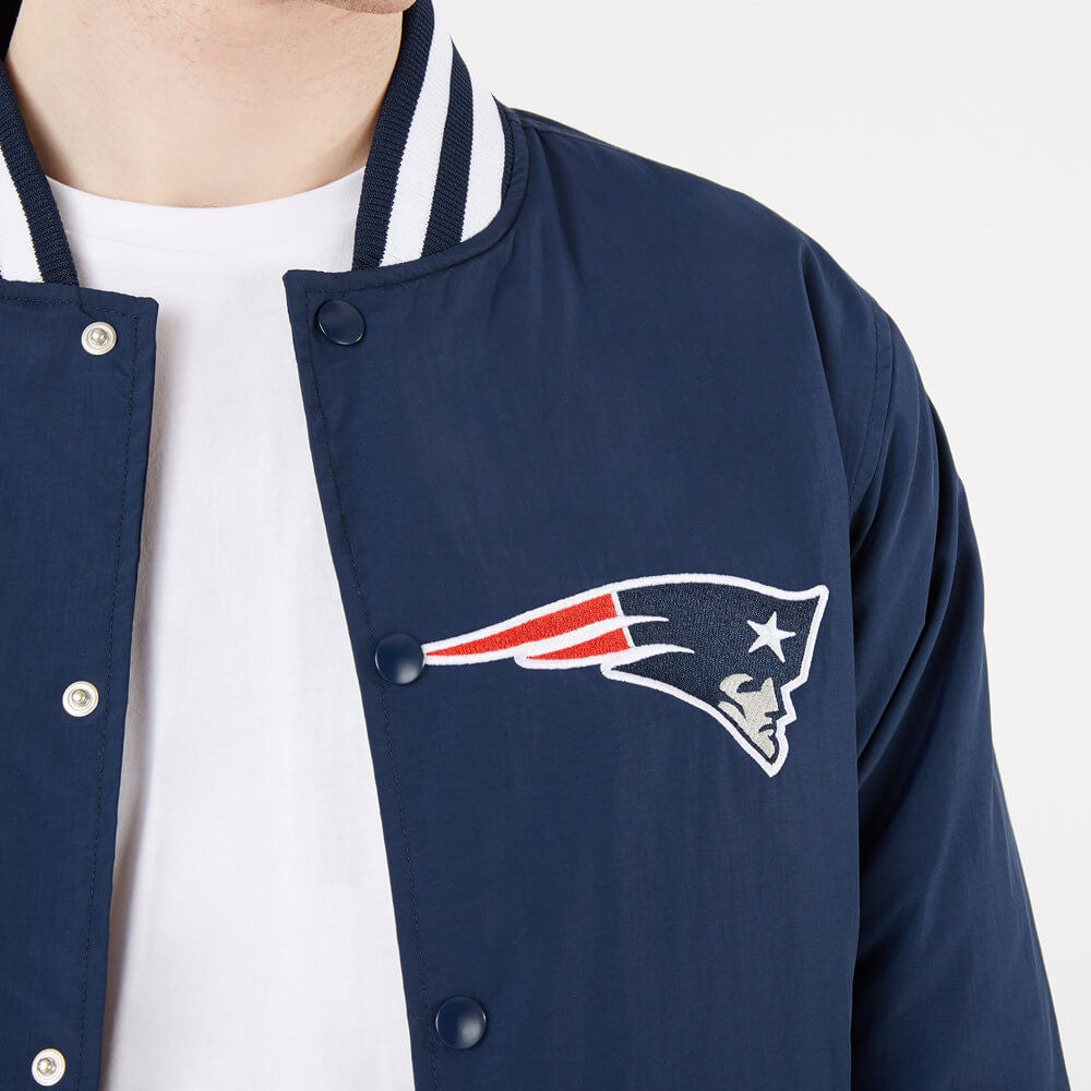 Bunda bomber NEW ERA NFL Team wordmark jacket NEW ENGLAND PATRIOTS modrá