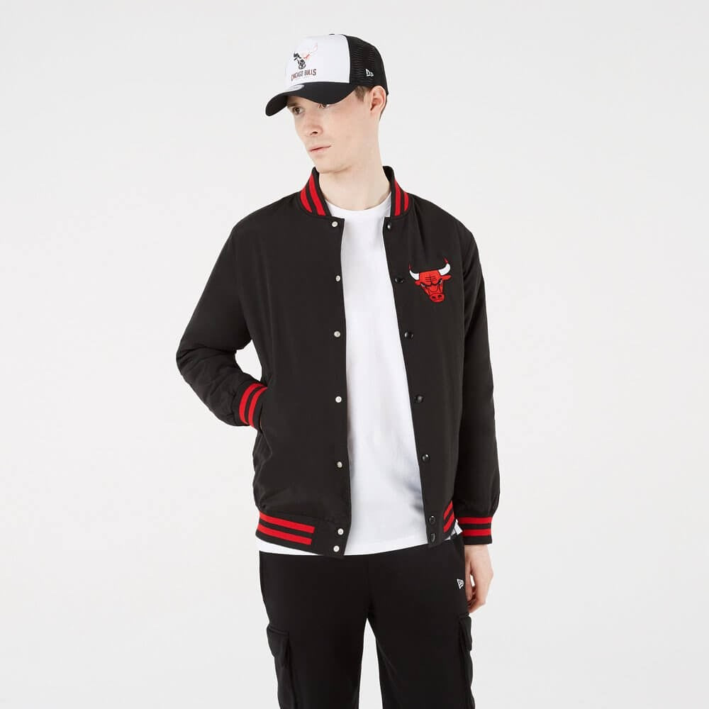 Bunda bomber NEW ERA NBA Team wordmark jacket CHICAGO BULLS čierna