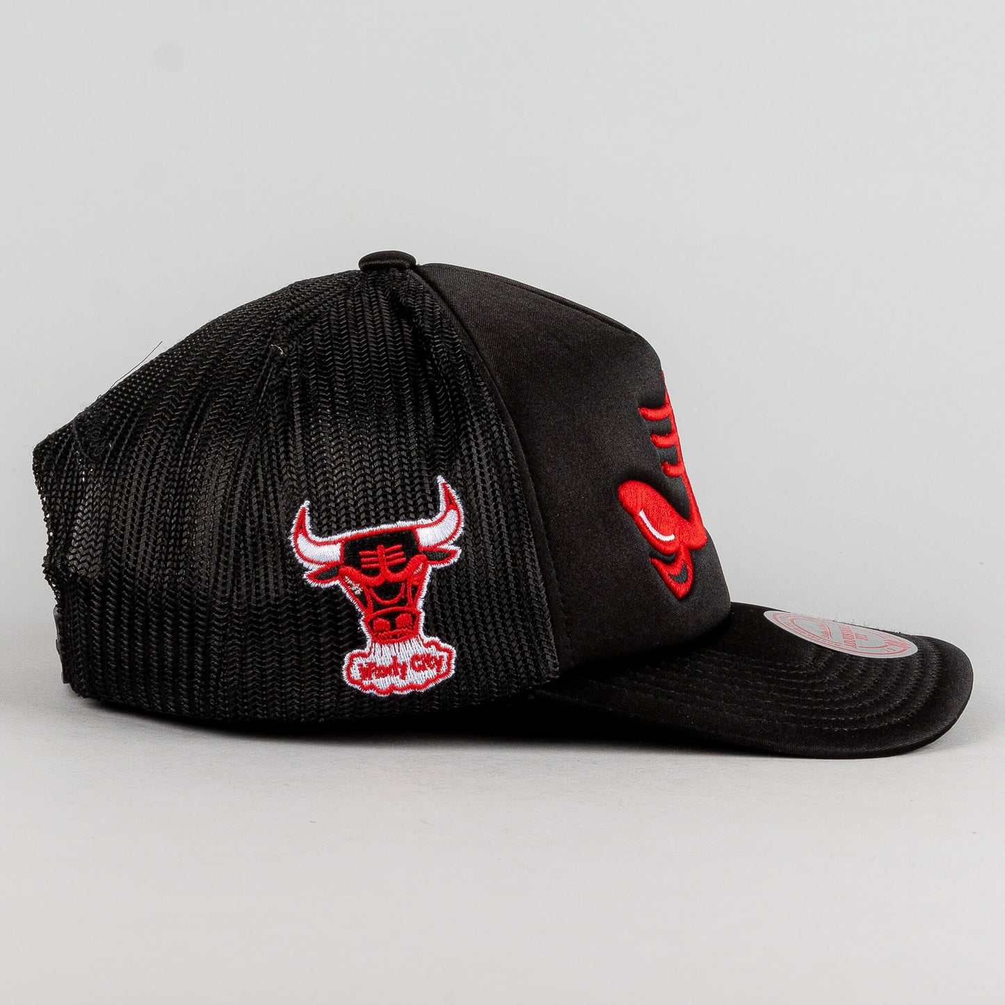 Šiltovka so sieťkou Mitchell & Ness NBA LOGO REMIX HWC CHICAGO BULLS čierna