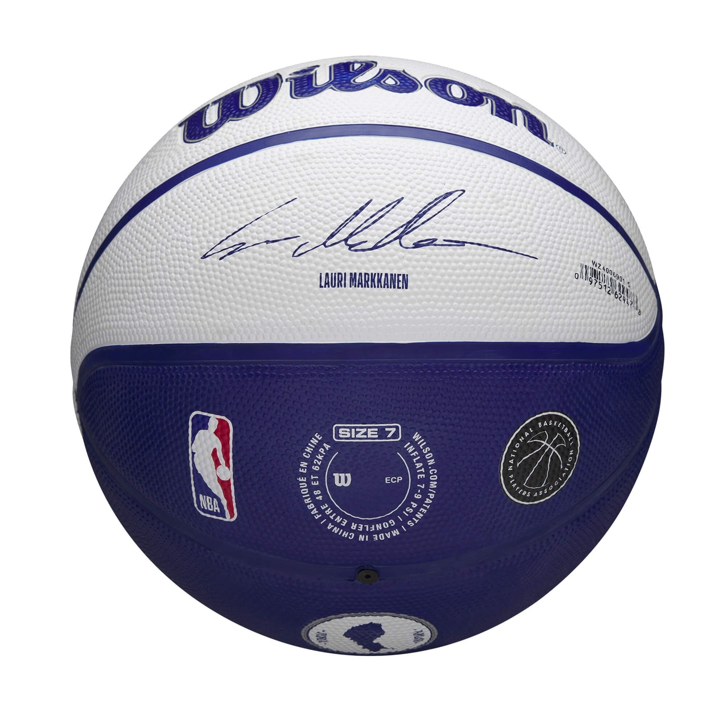 WILSON NBA PLAYER LOCAL BSKT MARKKANEN White/Navy (sz. 7)