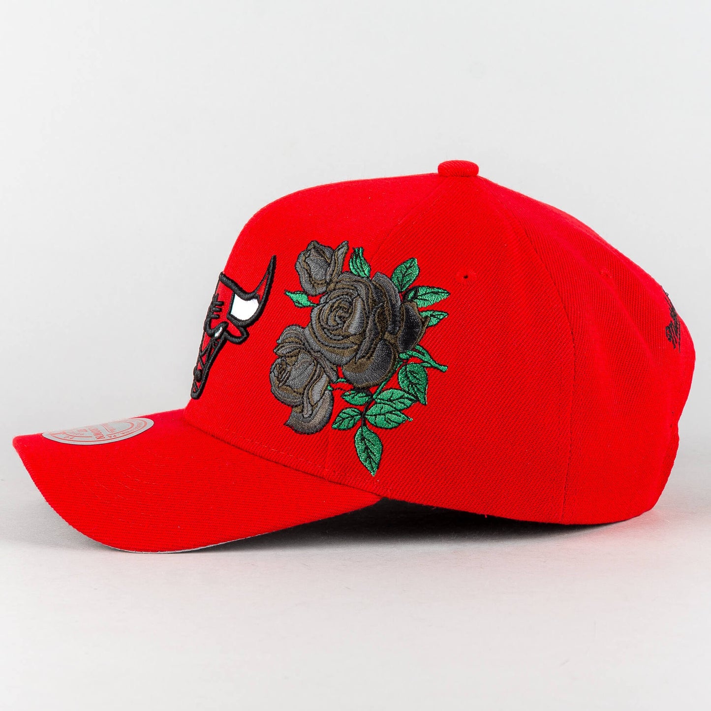 Mitchell & Ness SECONDARY ROSES PRO SNAPBACK CHICAGO BULLS Red