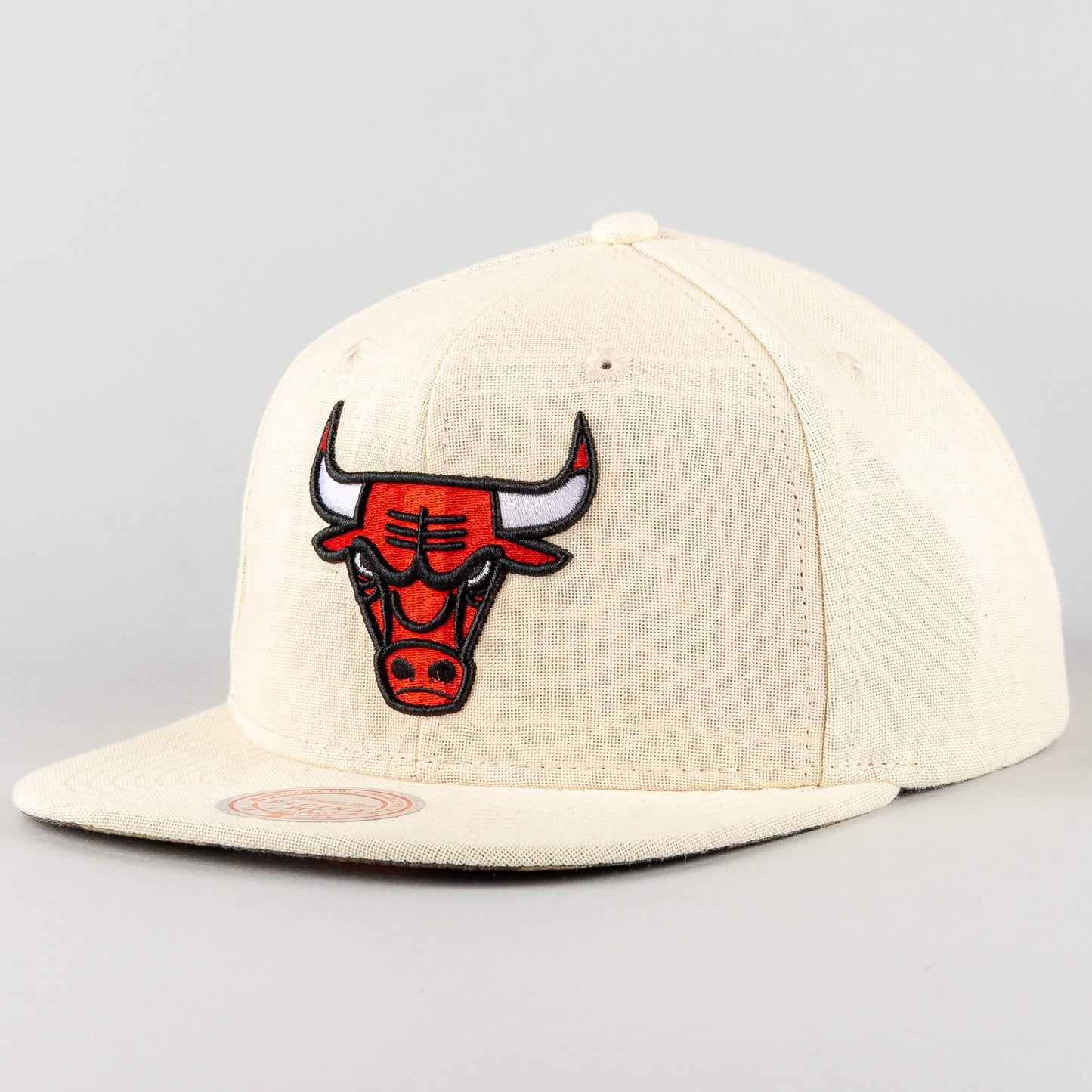 Mitchell & Ness CUT AWAY SNAPBACK NBA CHICAGO BULLS OFF WHITE