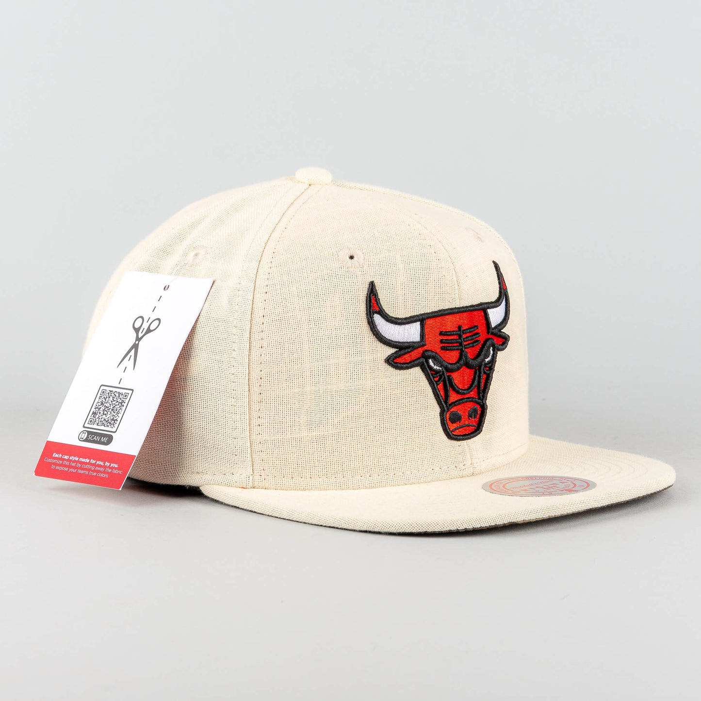 Mitchell & Ness CUT AWAY SNAPBACK NBA CHICAGO BULLS OFF WHITE