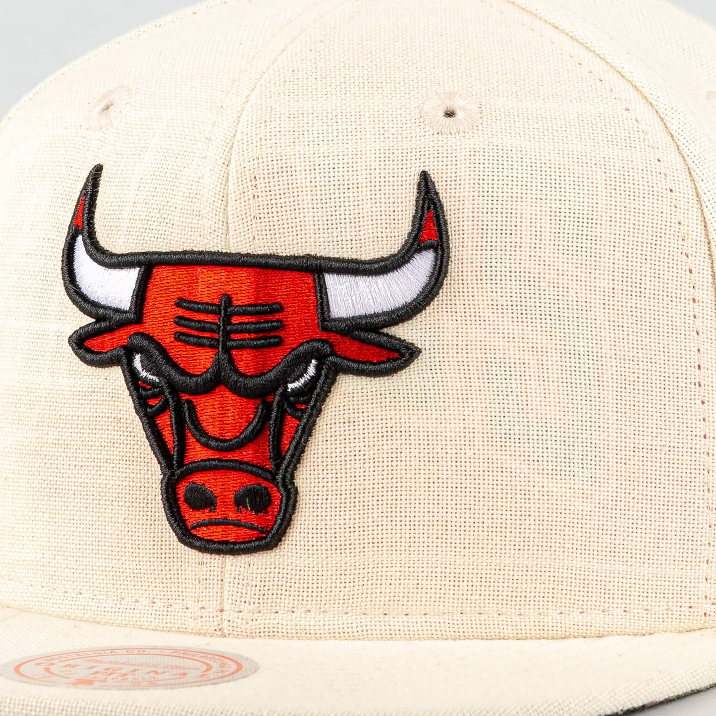 Mitchell & Ness CUT AWAY SNAPBACK NBA CHICAGO BULLS OFF WHITE