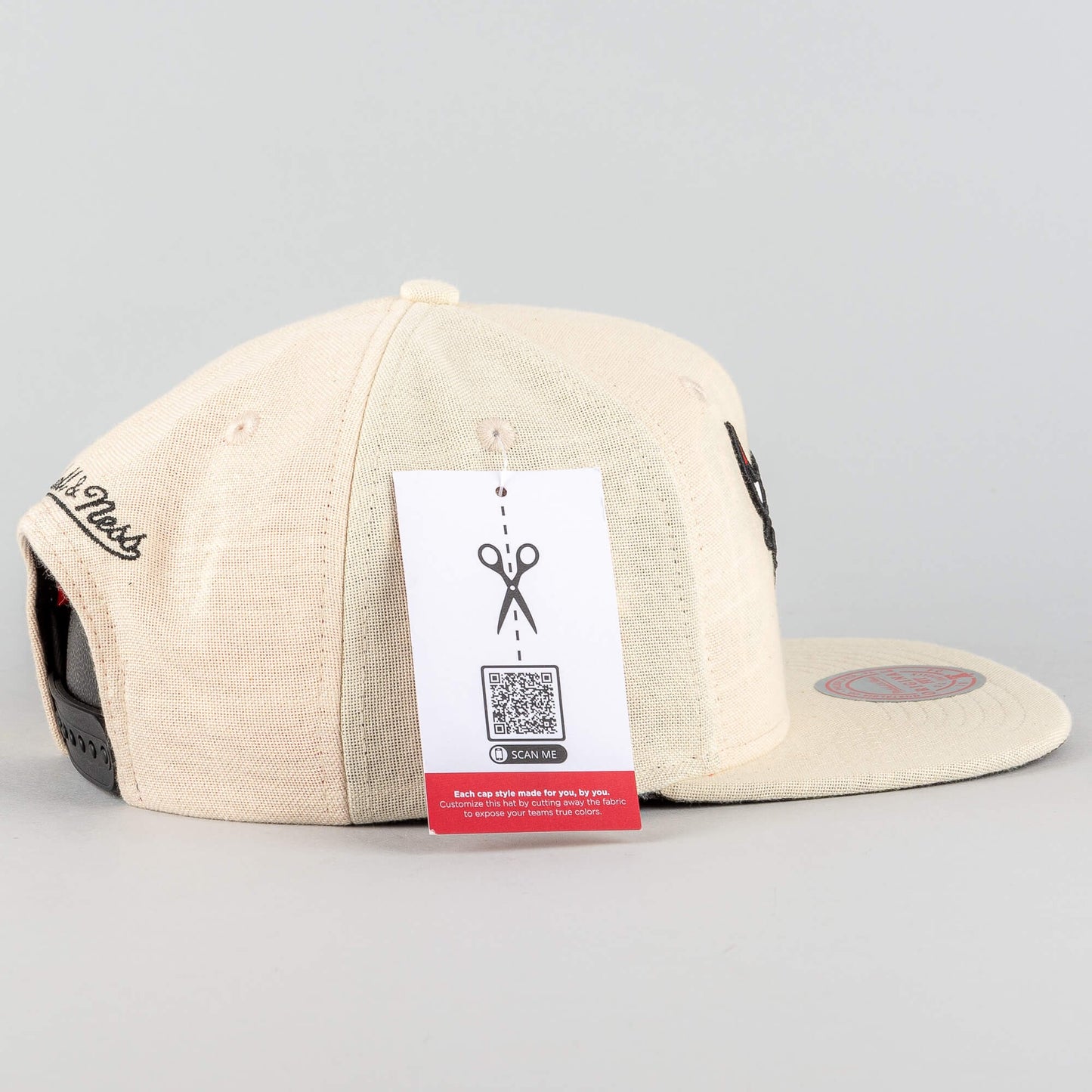 Mitchell & Ness CUT AWAY SNAPBACK NBA CHICAGO BULLS OFF WHITE