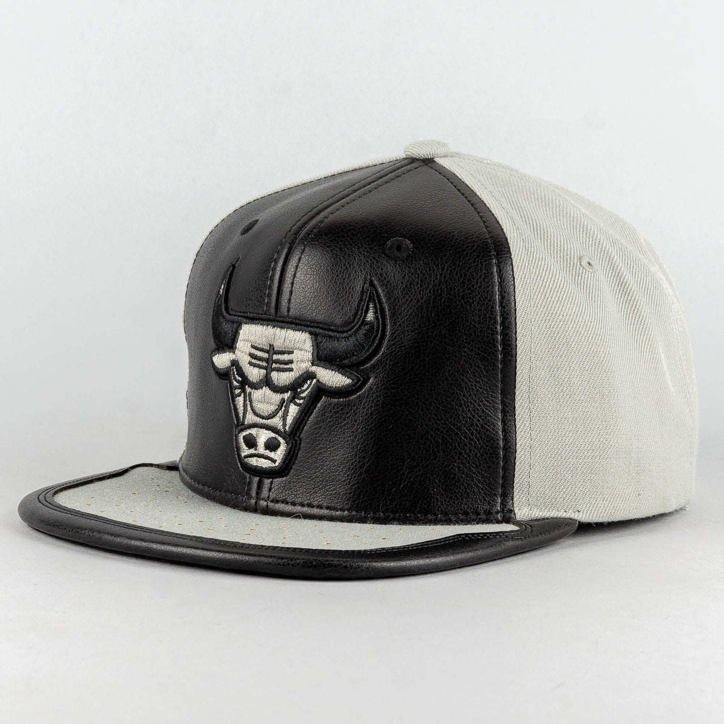 Mitchell & Ness NBA DAY ONE SNAPBACK CHICAGO BULLS Black / Grey