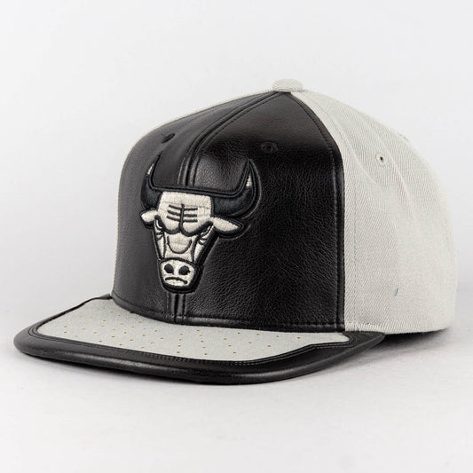 Mitchell & Ness Day One Snapback Chicago Bulls Black / Grey