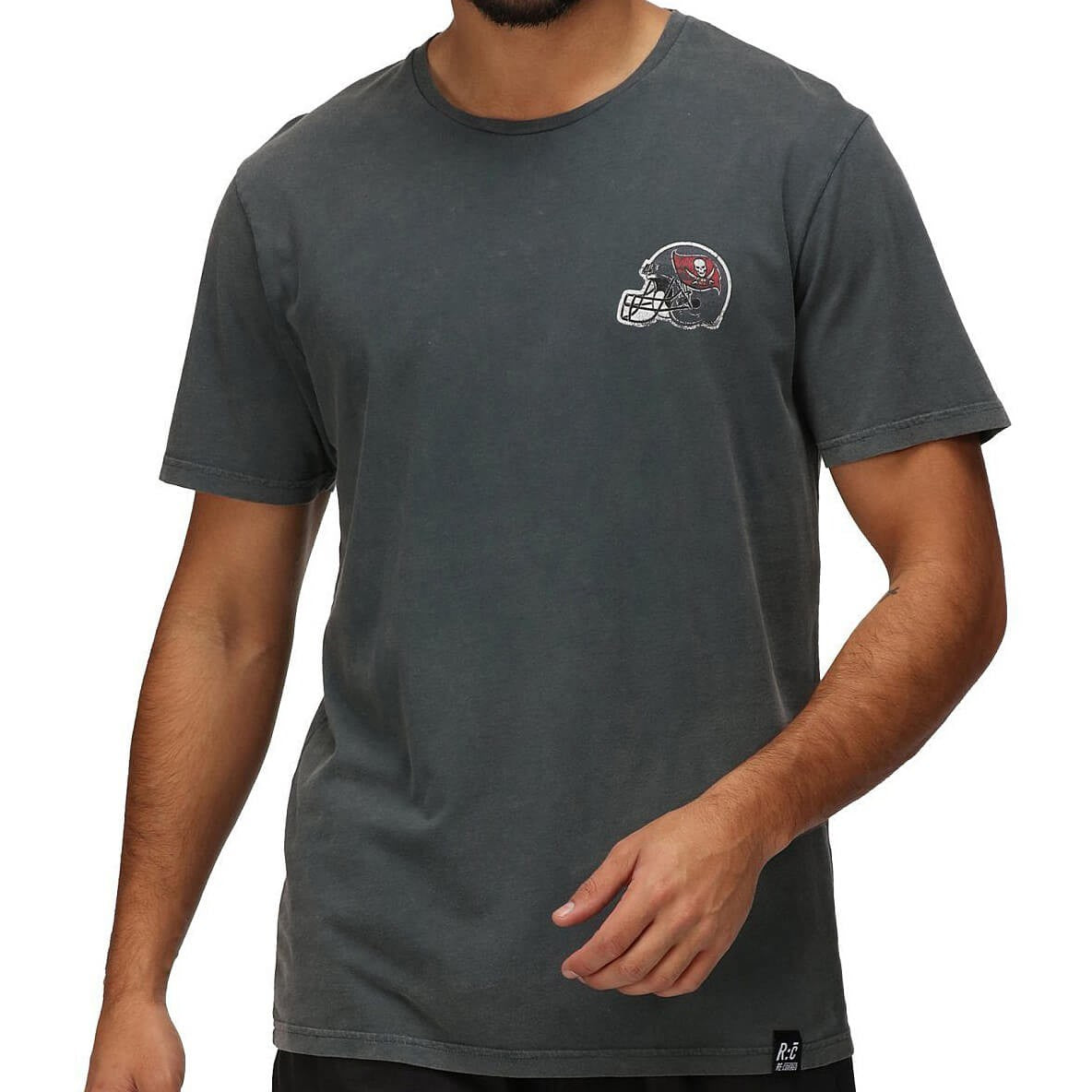 Re:Covered NFL Helmet Chest / College Backprint T-Shirt Tampa Bay Buccaneers Washed Black