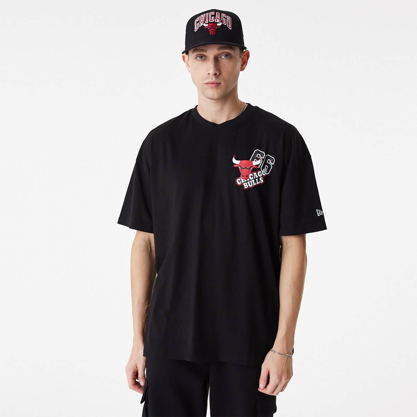 New Era NBA Chicago Bulls NBA Arch Wordmark Black Oversized T-Shirt Black